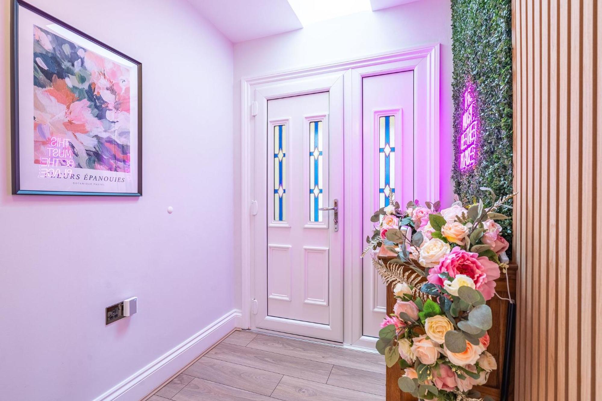 Nature Inspired Bungalow With 3 Rooms - 10 Mins From Manchester Airport Timperley المظهر الخارجي الصورة