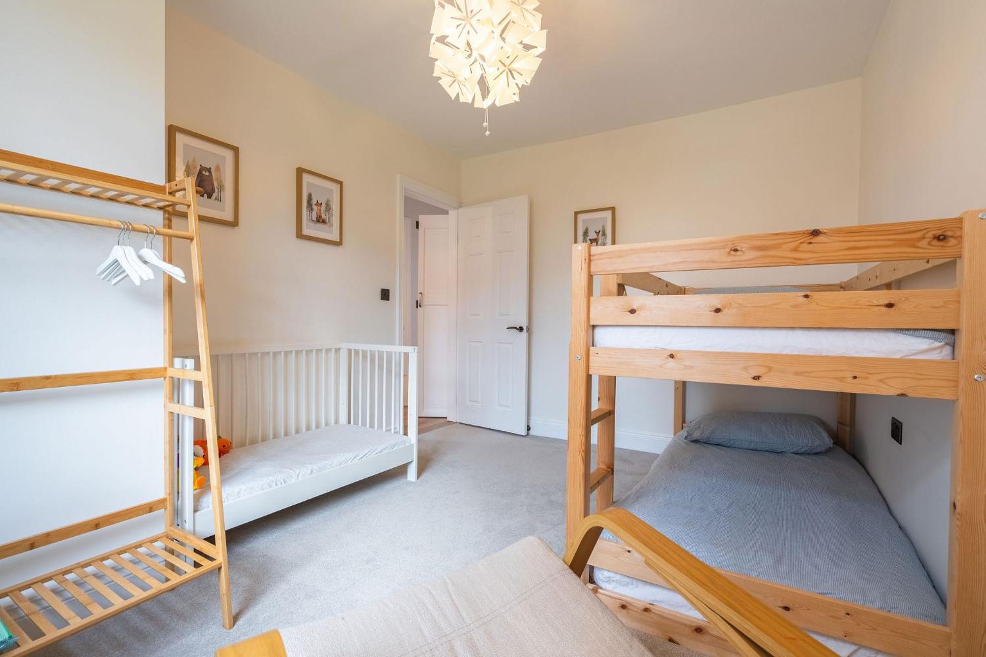 Nature Inspired Bungalow With 3 Rooms - 10 Mins From Manchester Airport Timperley المظهر الخارجي الصورة