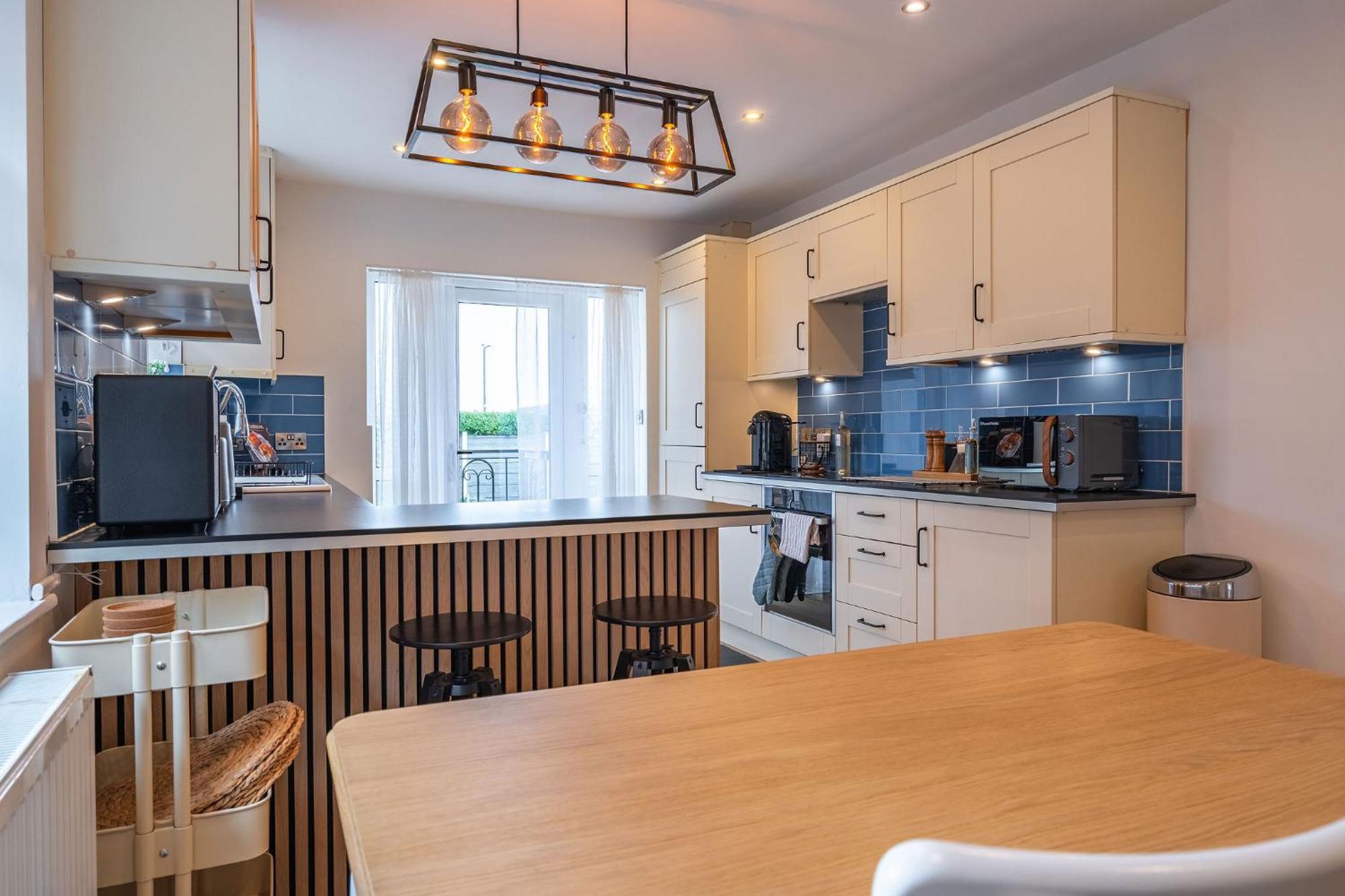 Nature Inspired Bungalow With 3 Rooms - 10 Mins From Manchester Airport Timperley المظهر الخارجي الصورة