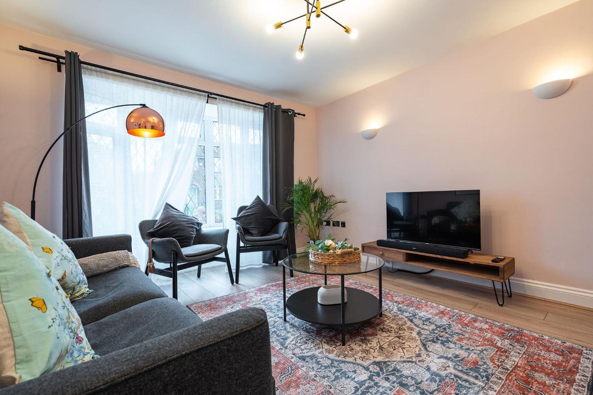 Nature Inspired Bungalow With 3 Rooms - 10 Mins From Manchester Airport Timperley المظهر الخارجي الصورة