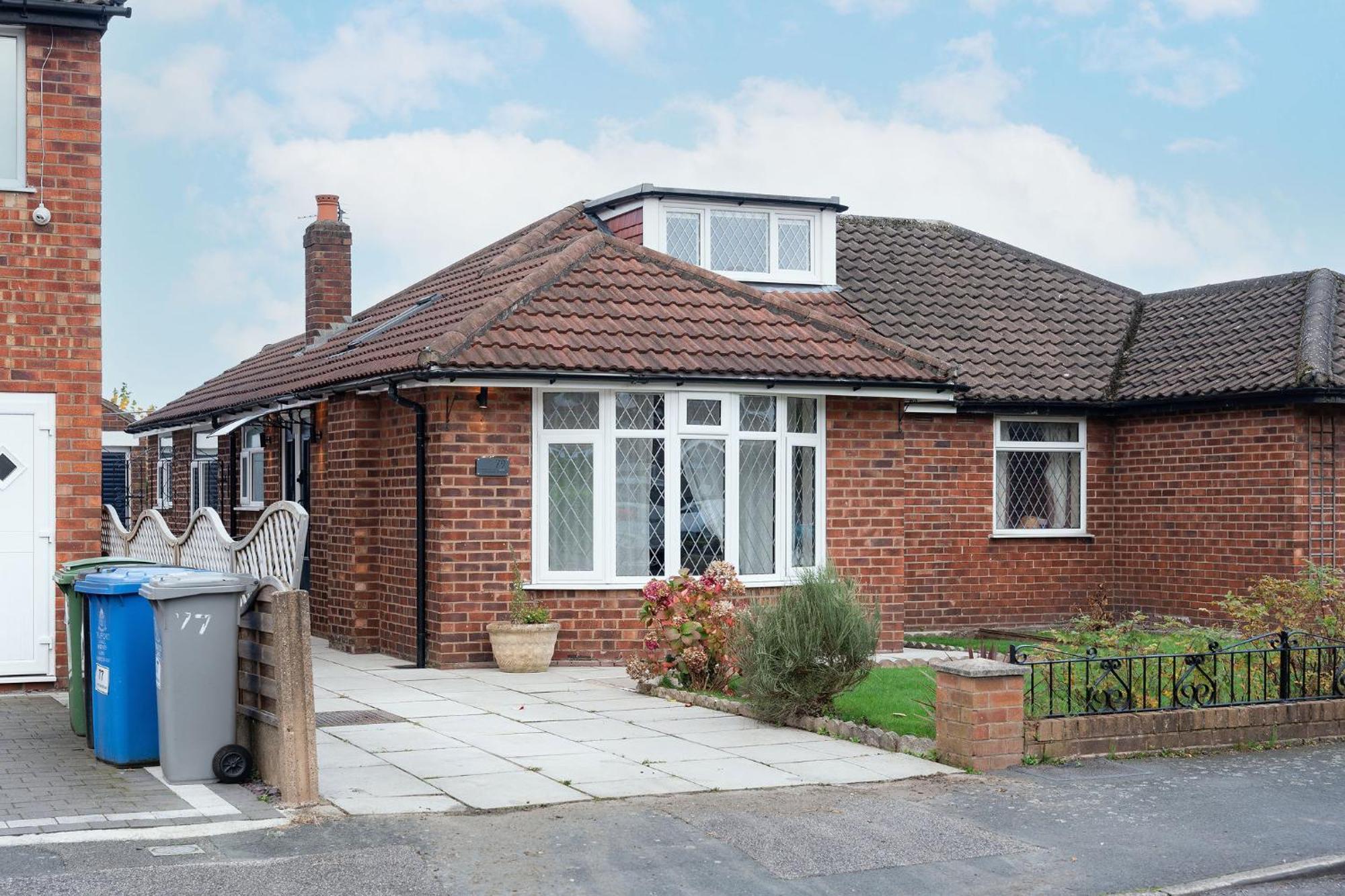 Nature Inspired Bungalow With 3 Rooms - 10 Mins From Manchester Airport Timperley المظهر الخارجي الصورة